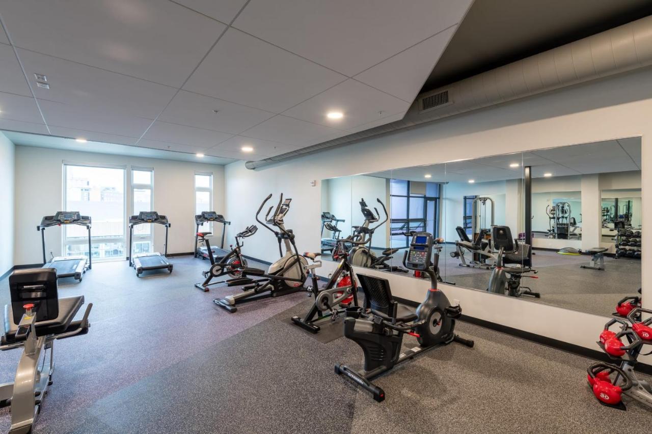 Modern 1Br Apt With Skywalk To Fiserv, Rooftop, And Parking Milwaukee Exterior foto