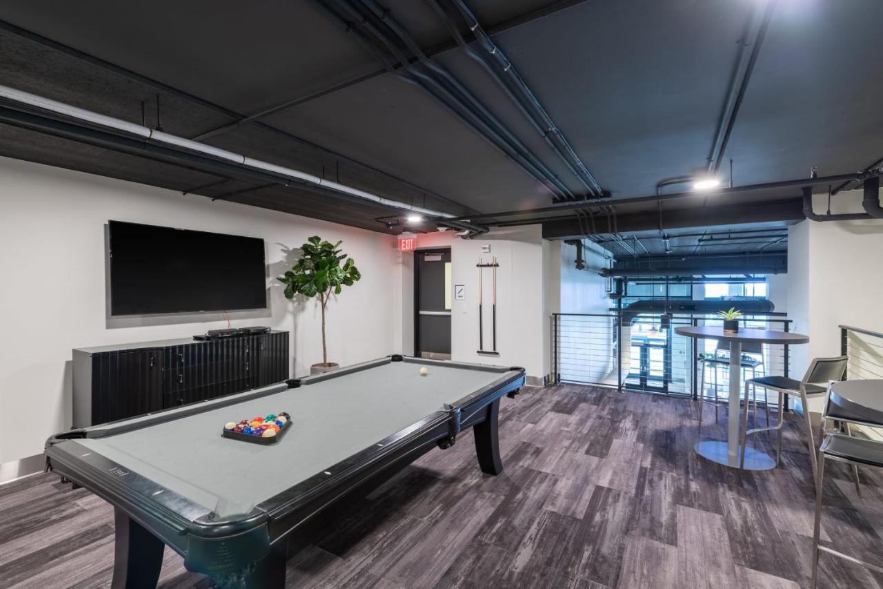 Modern 1Br Apt With Skywalk To Fiserv, Rooftop, And Parking Milwaukee Exterior foto