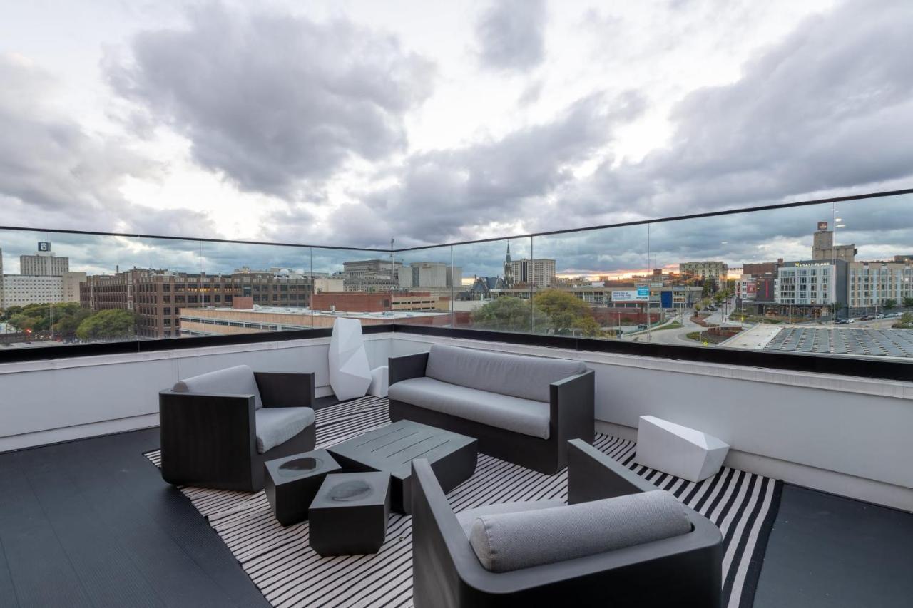 Modern 1Br Apt With Skywalk To Fiserv, Rooftop, And Parking Milwaukee Exterior foto