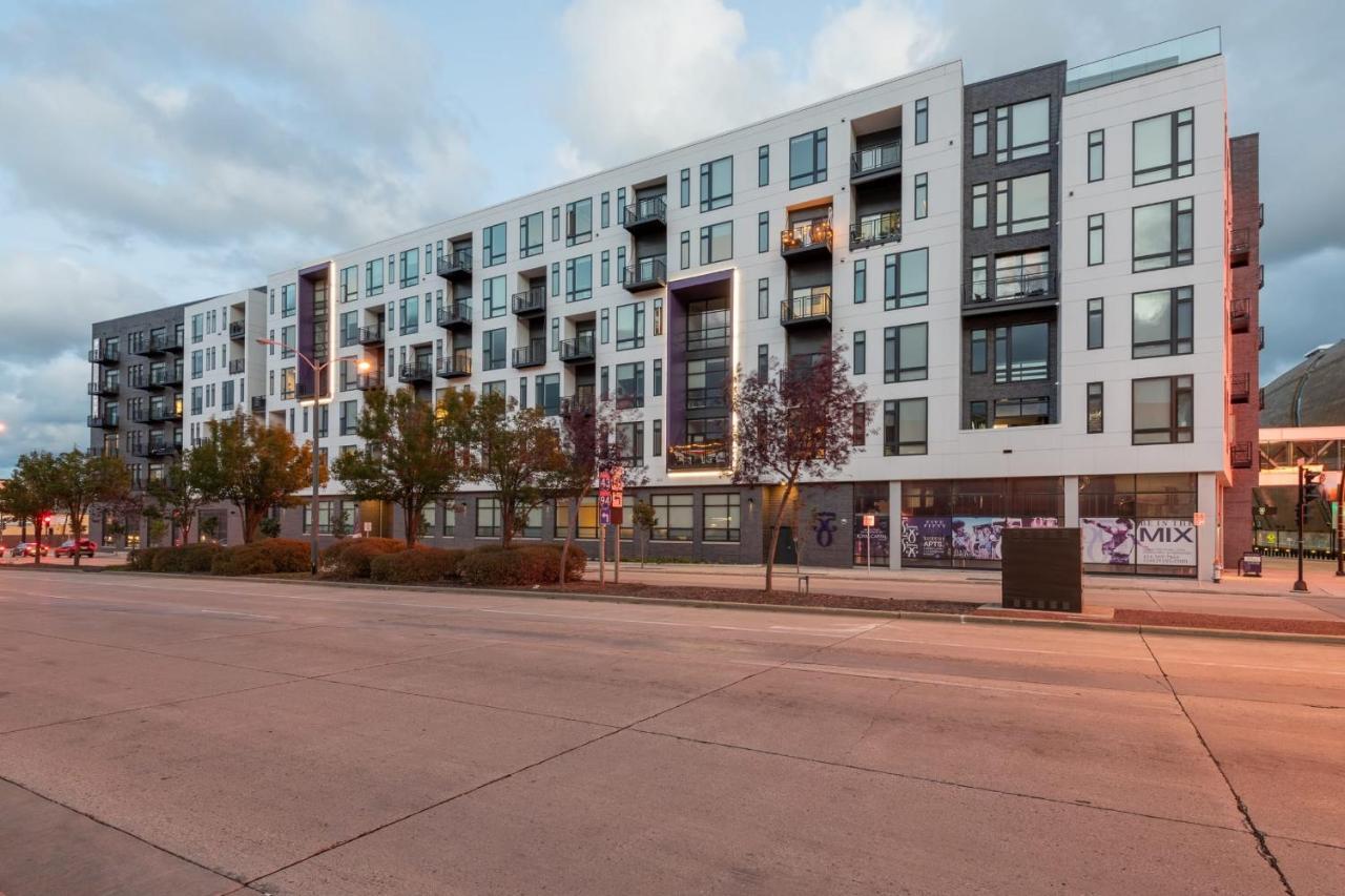 Modern 1Br Apt With Skywalk To Fiserv, Rooftop, And Parking Milwaukee Exterior foto