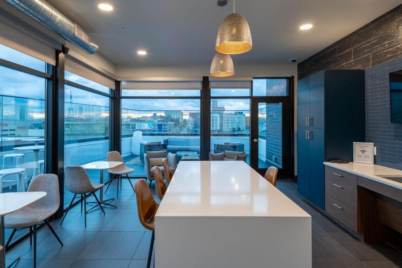 Modern 1Br Apt With Skywalk To Fiserv, Rooftop, And Parking Milwaukee Exterior foto